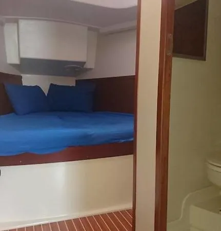 Veleggiare Sul Mare Tekne Savona